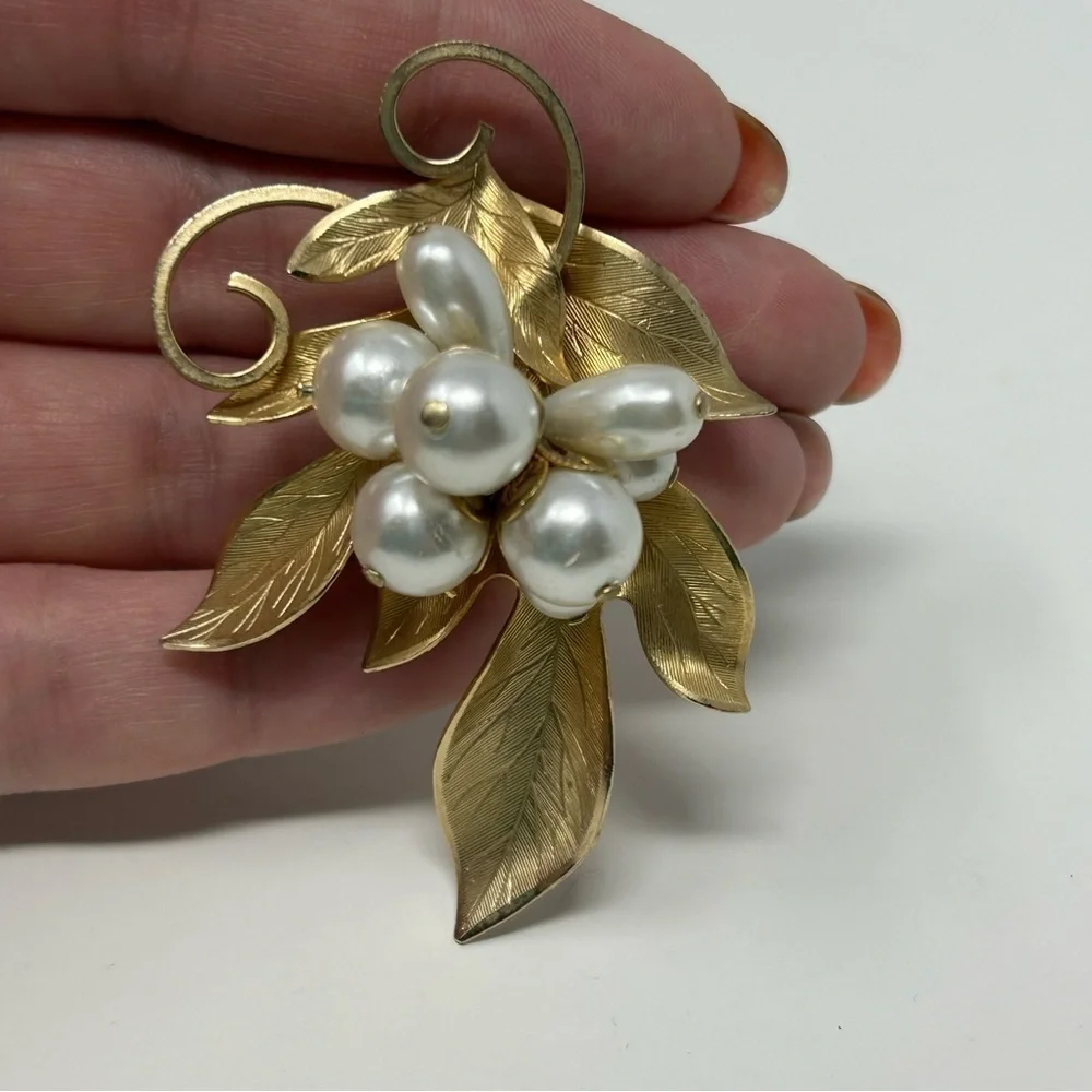 Vintage Statement Faux Pearl Cluster Gold Tone Leaf Brooch Swirl Textured